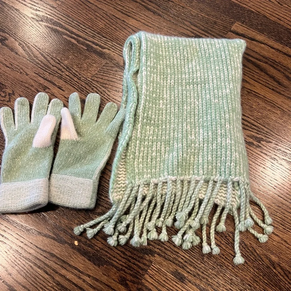 Bloomingdale’s 100% Cashmere Scarf & Glove Set Green Cream Variegated Knit EUC